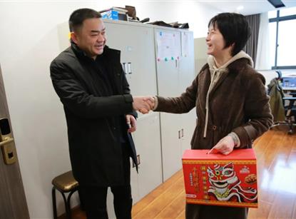 春節(jié)慰問送溫暖，歲寒情深暖人心——綿投集團(tuán)組織開展2022年春節(jié)慰問系列活動(dòng)