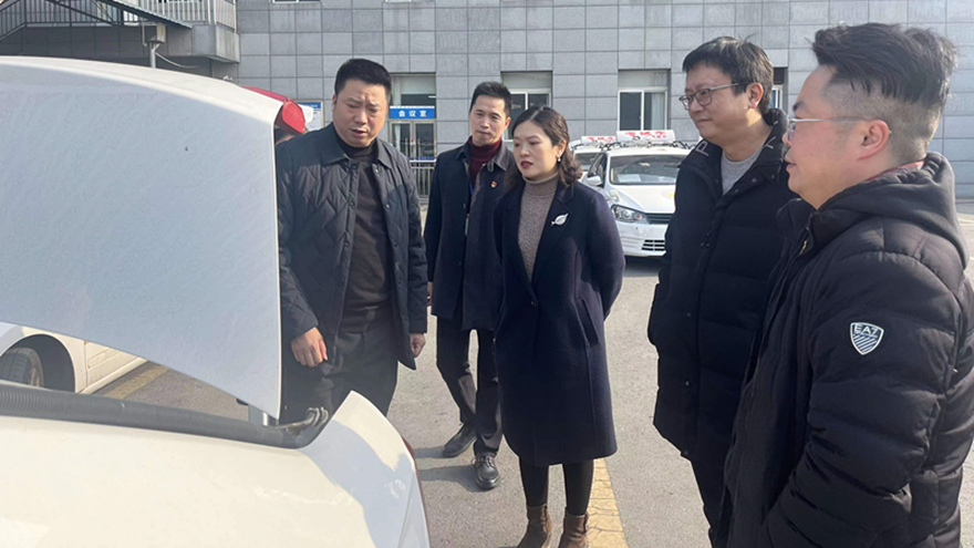 圖三:集團黨委委員、副總經理賀維維督導綿實股份安全工作 圖三:集團黨委委員、副總經理賀維維督導綿實股份安全工作