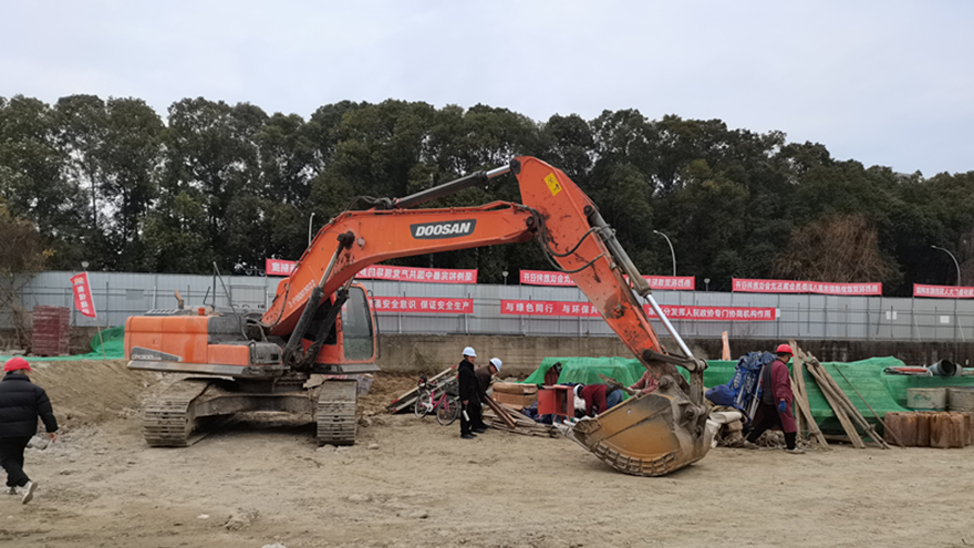 濱河南路道路綜合改造工程(南河閘壩改造)施工現場 濱河南路道路綜合改造工程(南河閘壩改造)施工現場